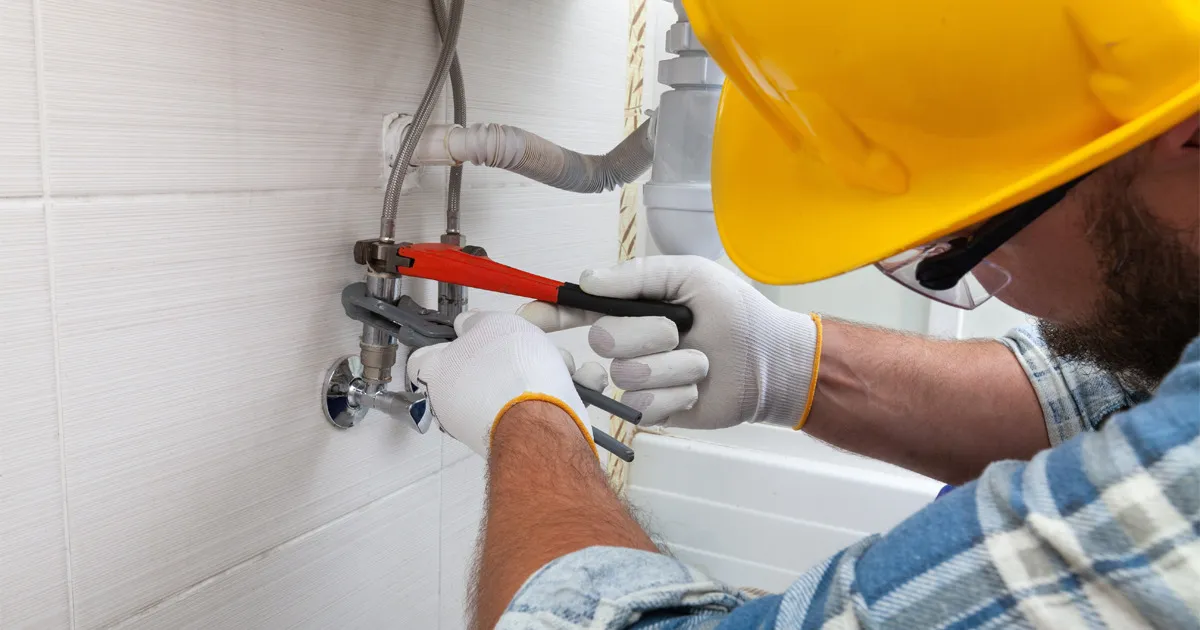 Plumber plumbing fixtures installation